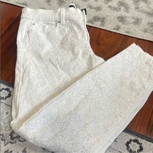 ⭐️White House Black Market Ivory Beaded Skinny Jeans- Size 8R